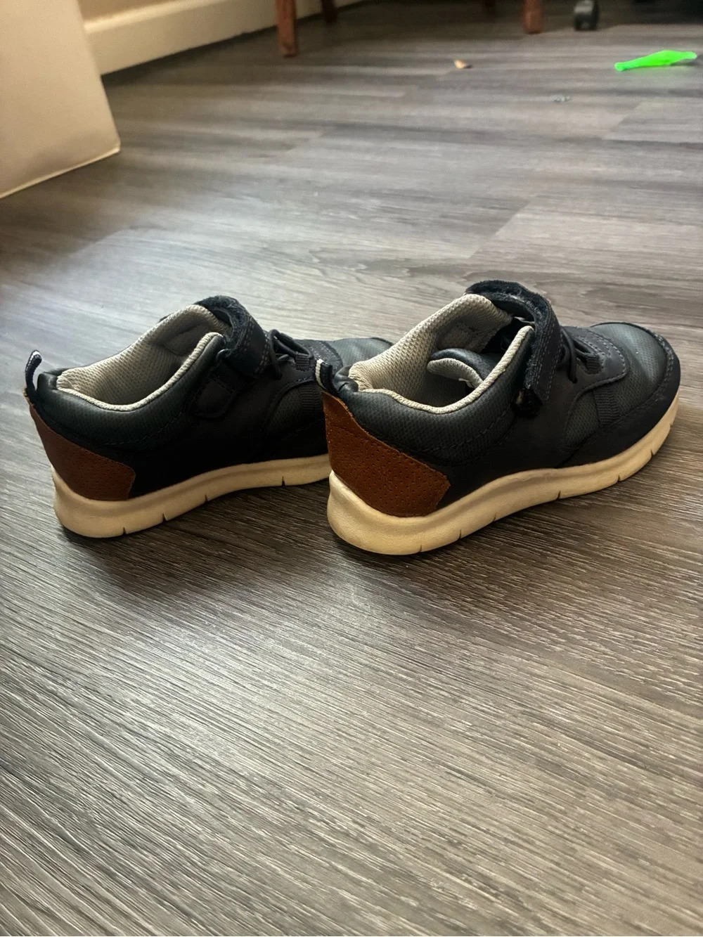 OshKosh B'gosh Navy and Cream Kids Velcro Sneakers